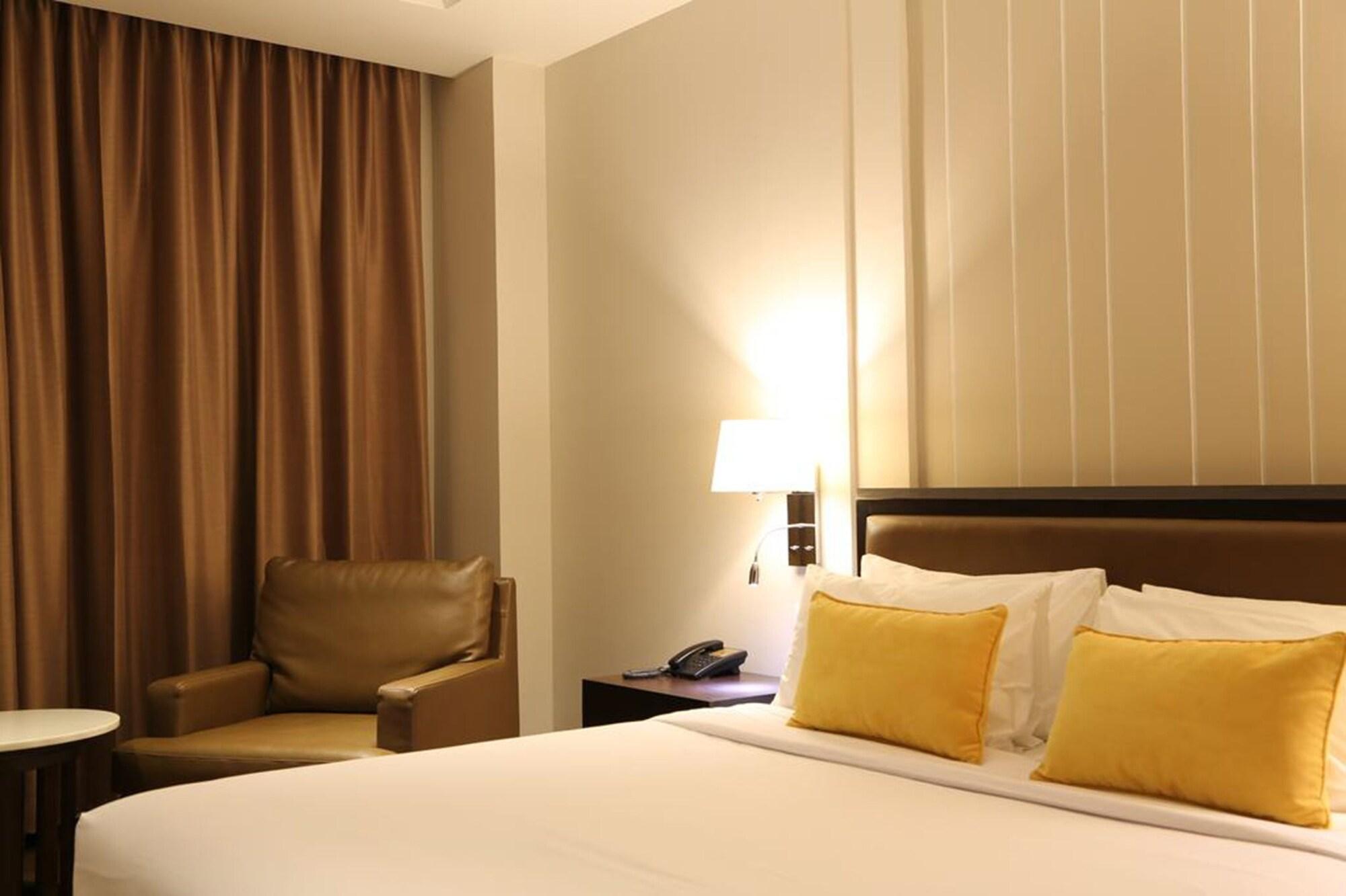 The Dawin Hotel Bangkok Exterior photo