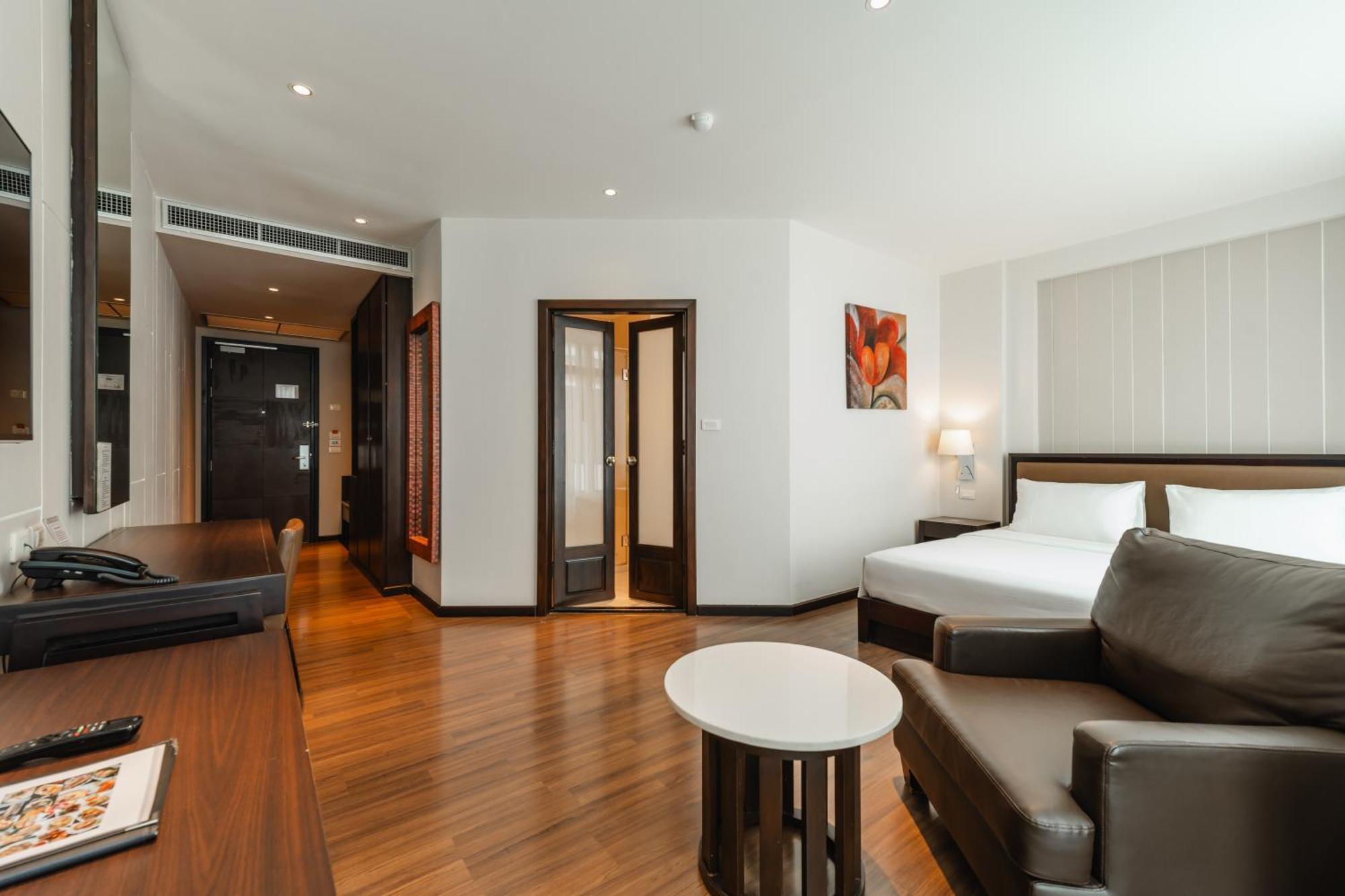 The Dawin Hotel Bangkok Exterior photo