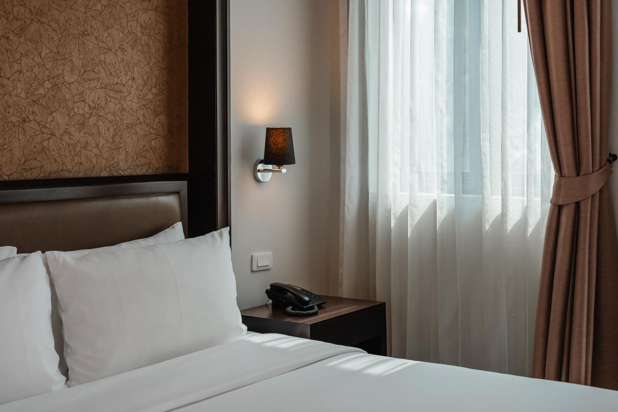 The Dawin Hotel Bangkok Exterior photo